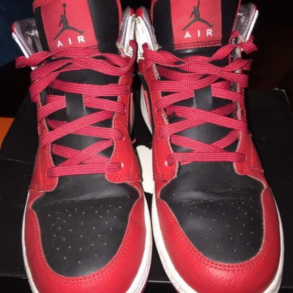 Air Jordan's - Picture 1 of 5