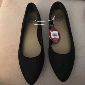 Black pointy toe flats