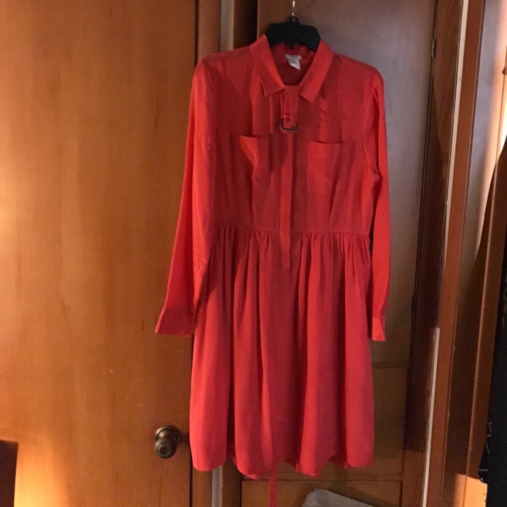 Beautiful silk belted dress 👗