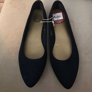 Pointy toe navy flats