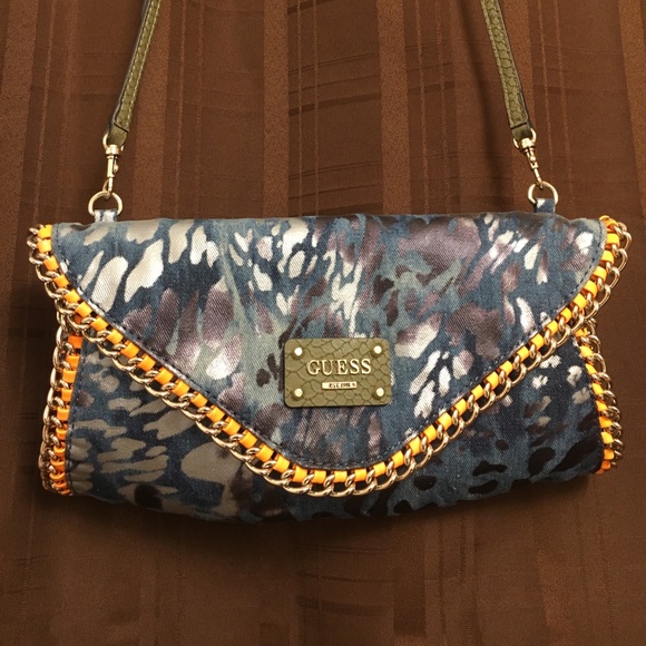 Guess Handbags - Guess Crossbody / Clutch