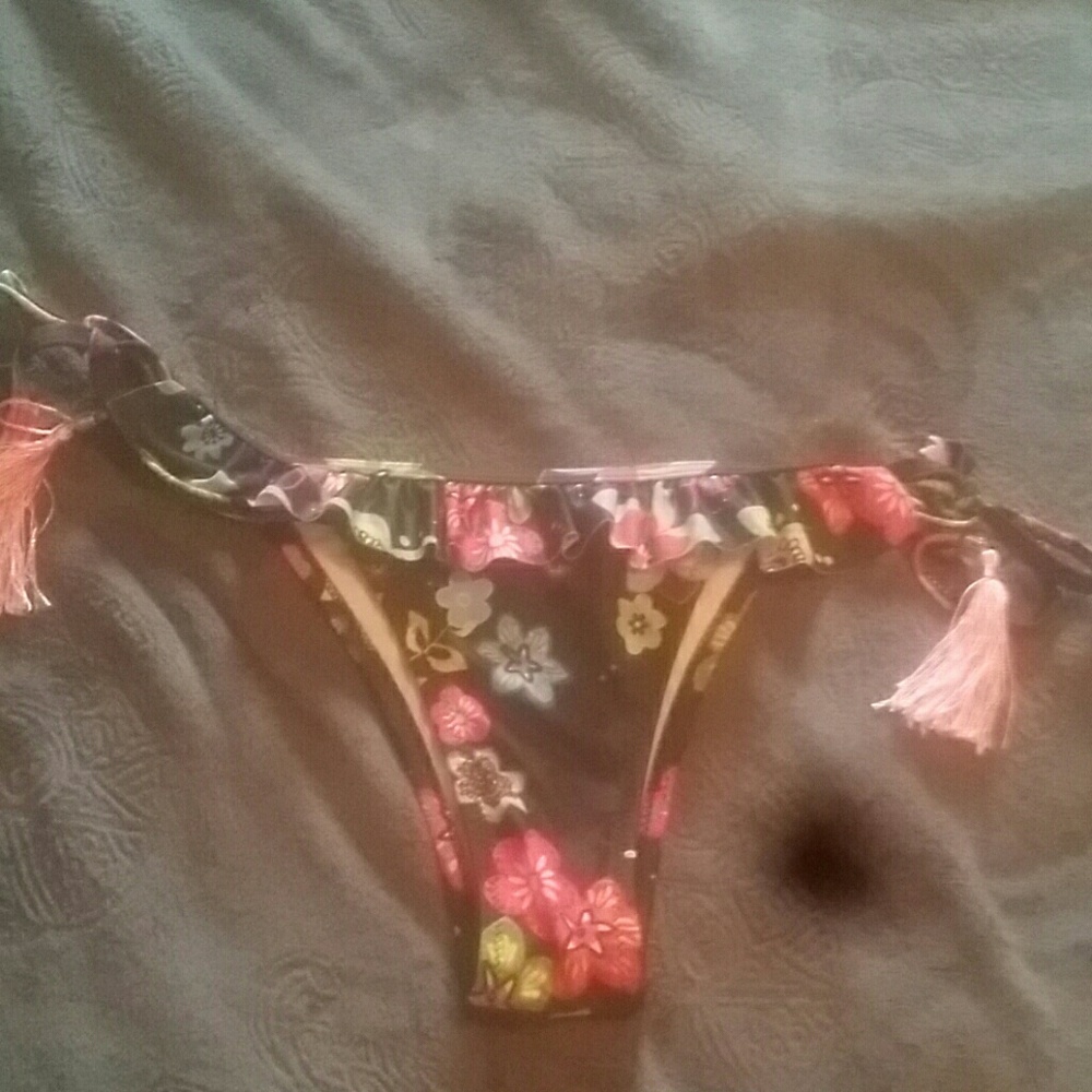 Cheeky bikini bottom
