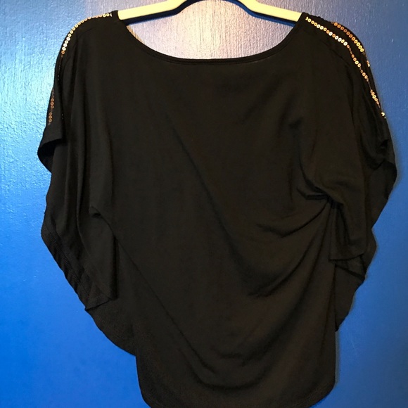 Top - Picture 2 of 3