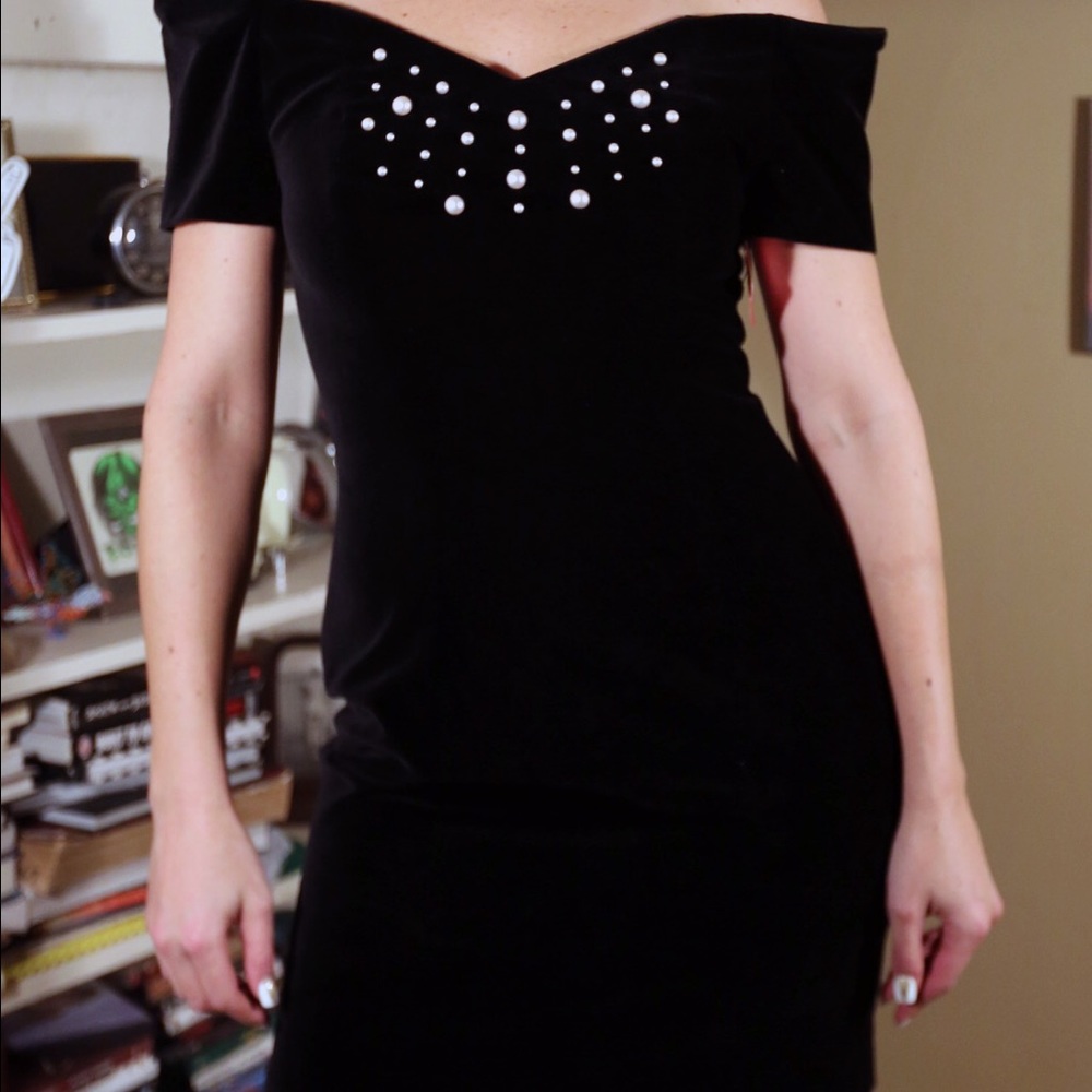*VINTAGE* 1980's BLACK VELVET COCKTAIL DRESS