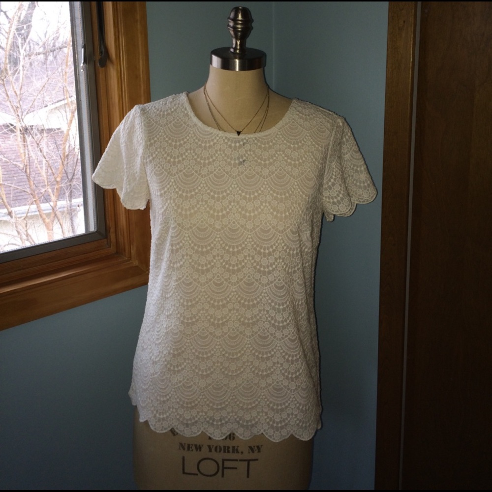 Embroidered woven tee.