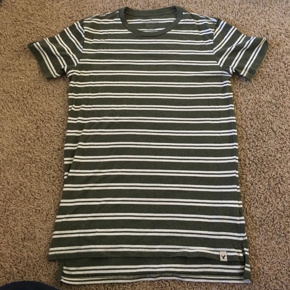 American eagle shirt size medium