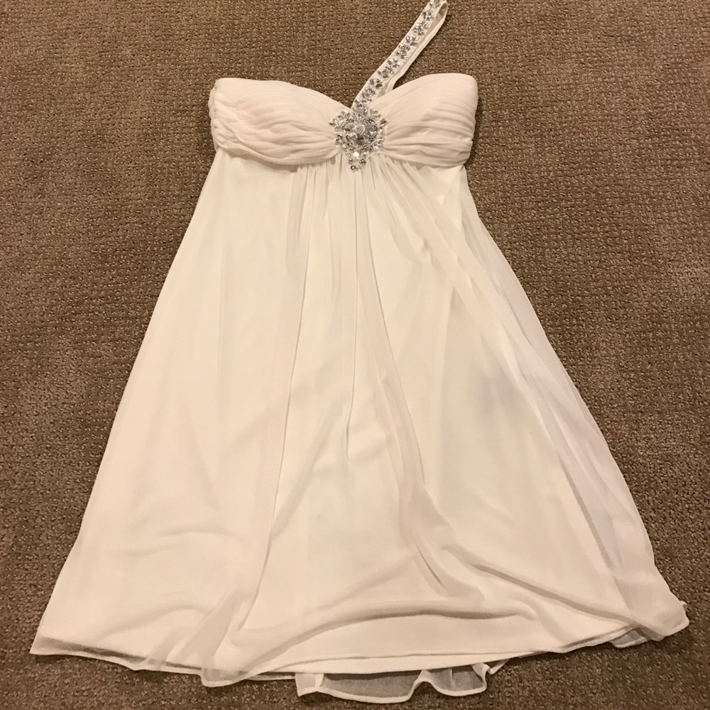 Stunning white dress - Picture 2 of 5