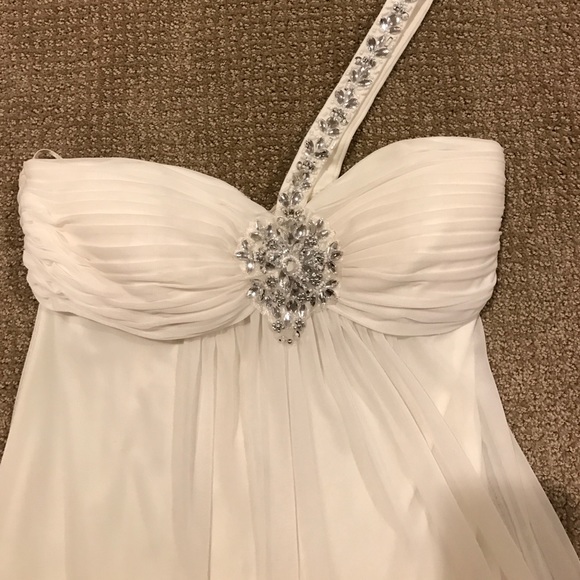 Stunning white dress - Picture 3 of 5