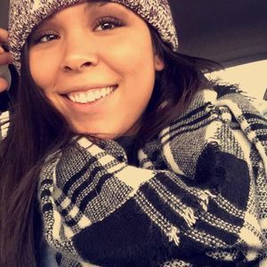 Meet your Posher, Kayla