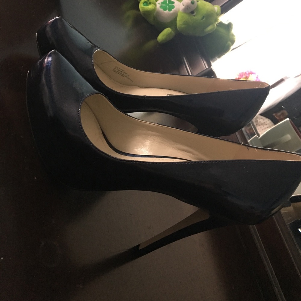 BCBG navy heels