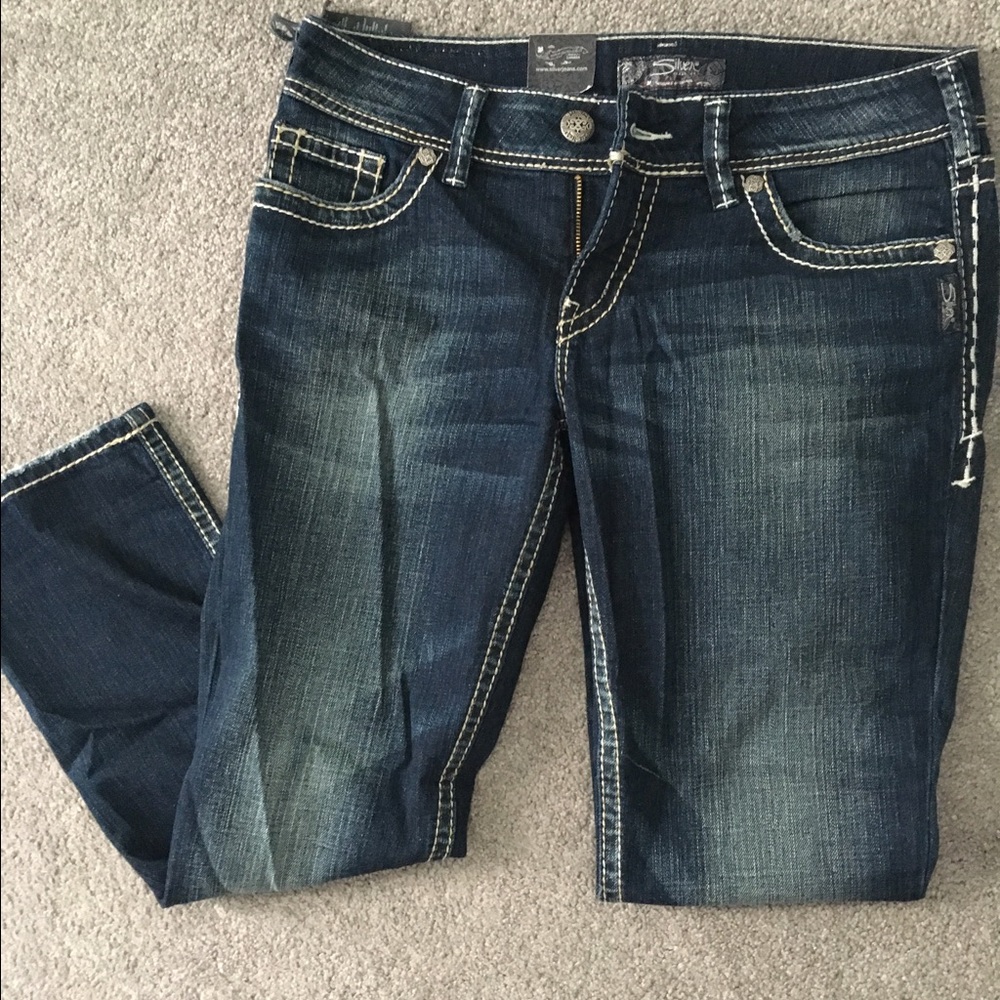 Silver capris pant.