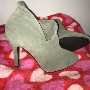 ✨Gray Suede ankle boots✨