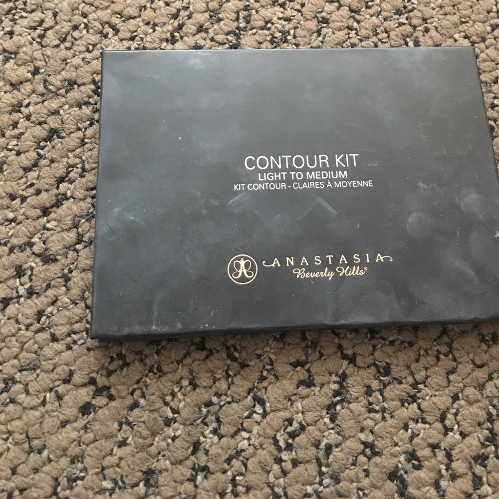 ANASTASIA POWDER CONTOUR KIT- Barely Used!