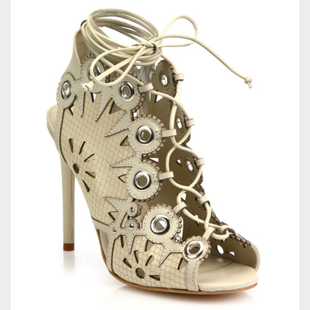 HP 7/10 🎉 IVY Kirshner Castille Heels