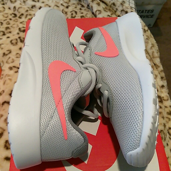 Nike kids athletic sneaker - Picture 3 of 4