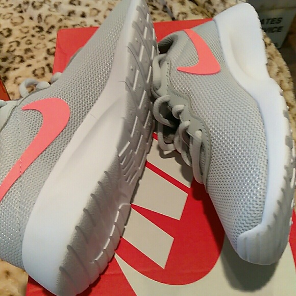 Nike kids athletic sneaker - Picture 4 of 4