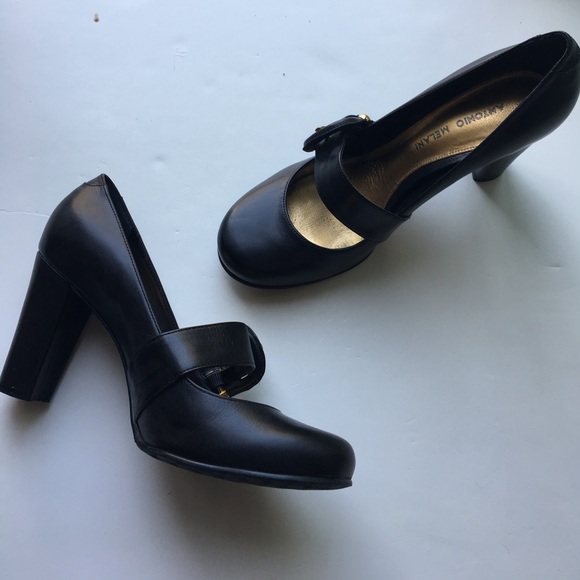 blue snakeskin 11s on feet