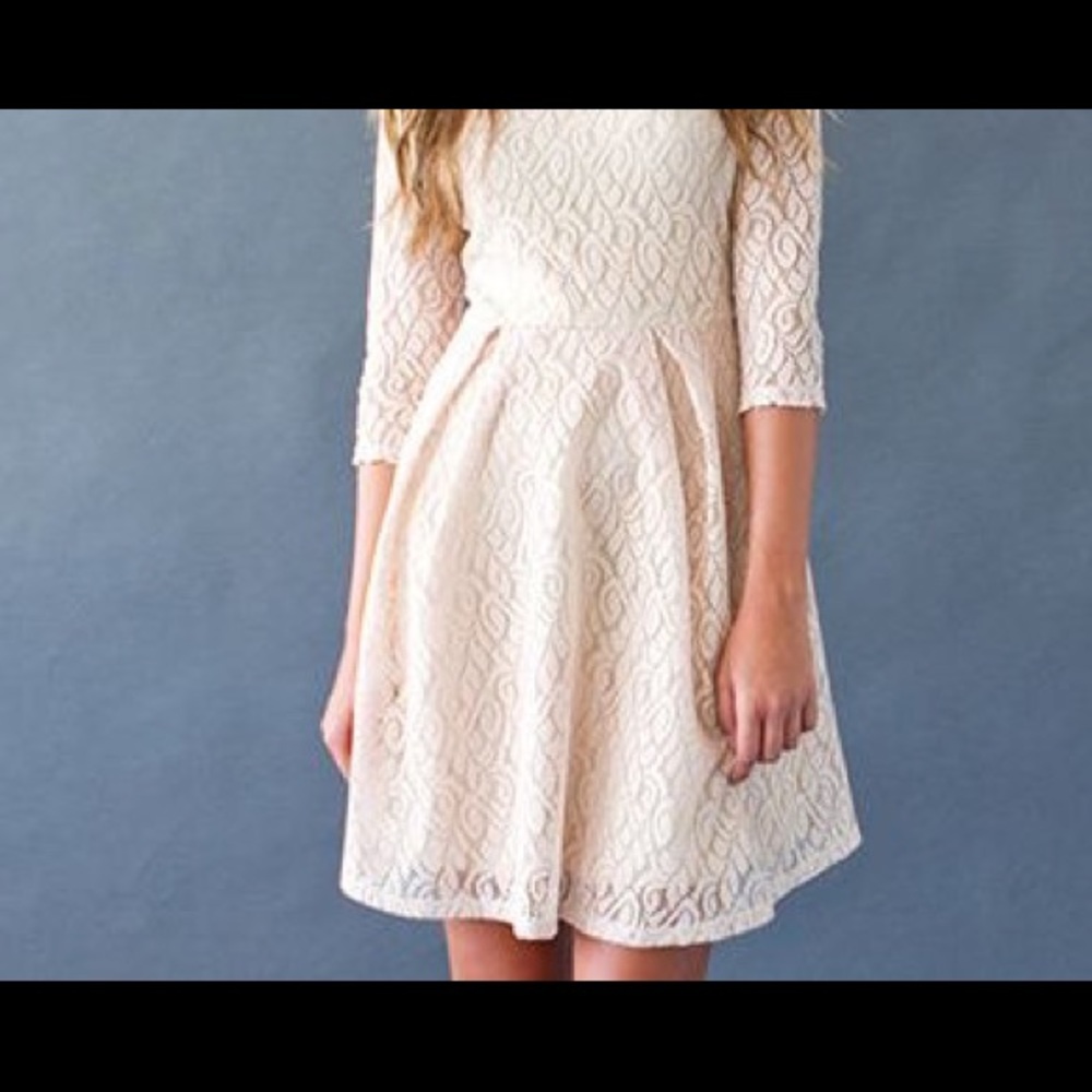 Fleet Collection white lace dress 3/4 sleeve