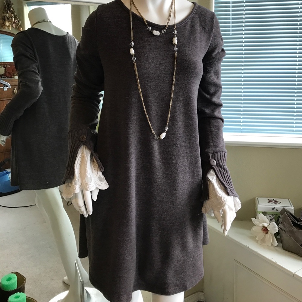 Brown knit short dress/tunic. Very long sleeves