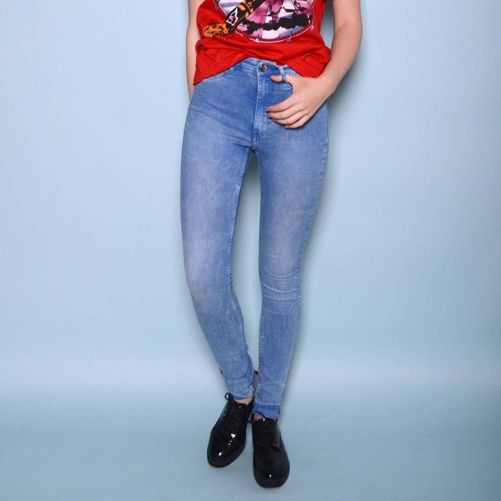 Light wash high waisted skinny jeans