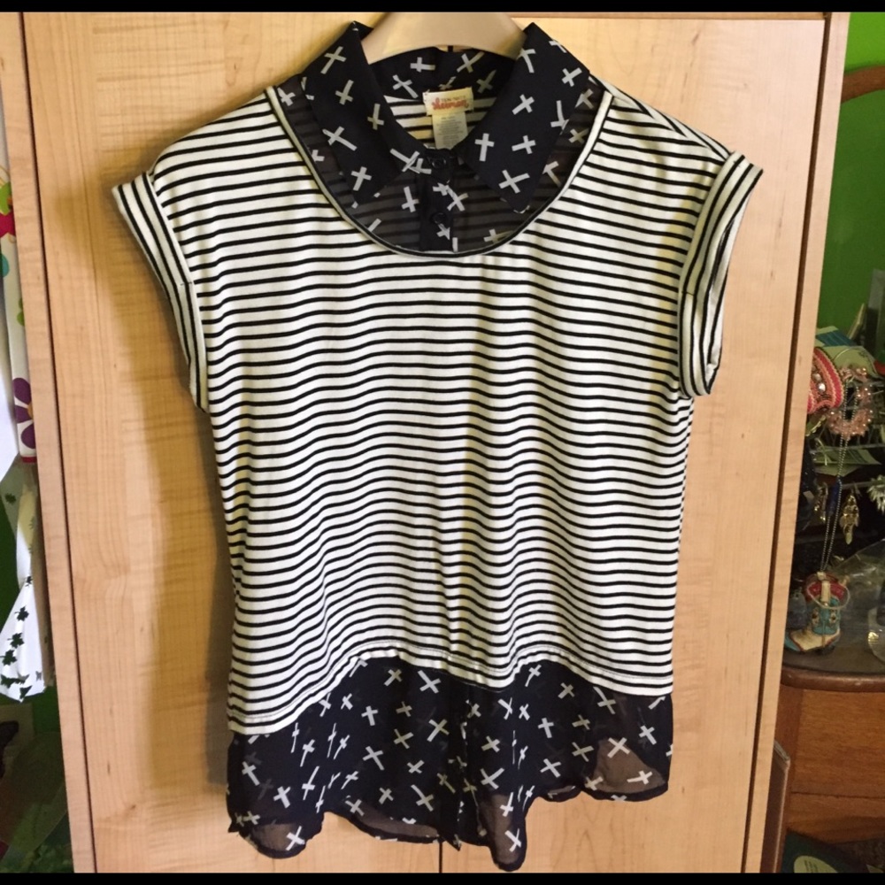 T-shirt with stripes and cross pattern