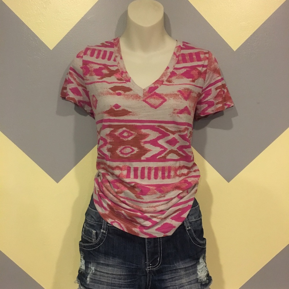 🌸Pink and Grey Aztec Print V-Neck - Mossimo