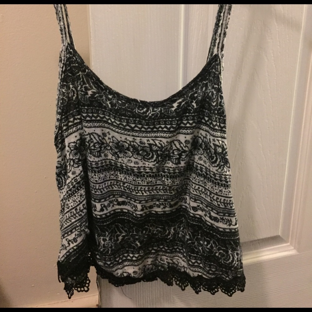 Black and white patterned crop top