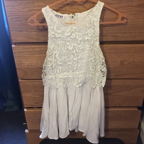 White lace dress - Picture 2 of 2