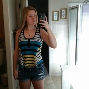 Lightweight, comfortable tank top (Medium)