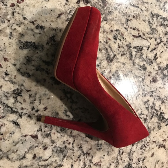 Heels - Picture 2 of 4