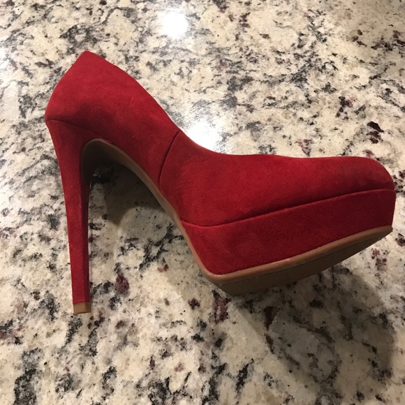 Heels - Picture 4 of 4