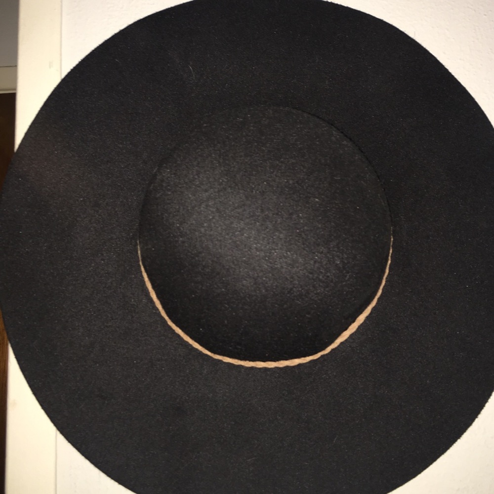 Floppy hat
