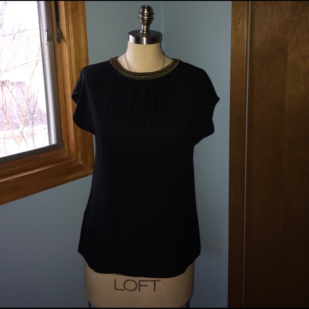 Woven shirt with cap sleeves.