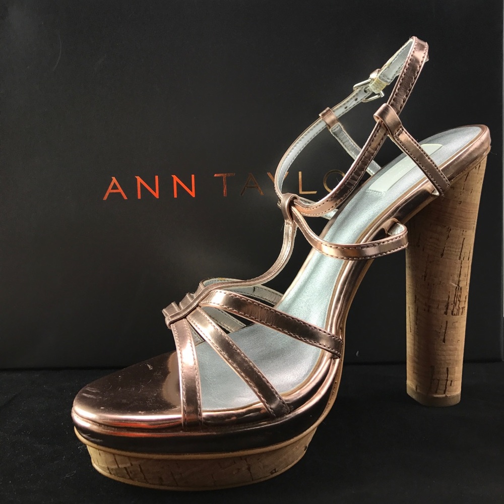NEW Ann Taylor Metallic Rose Gold Sandal 7.5
