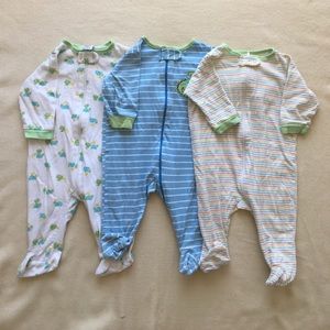 Set of 3 footed onesies