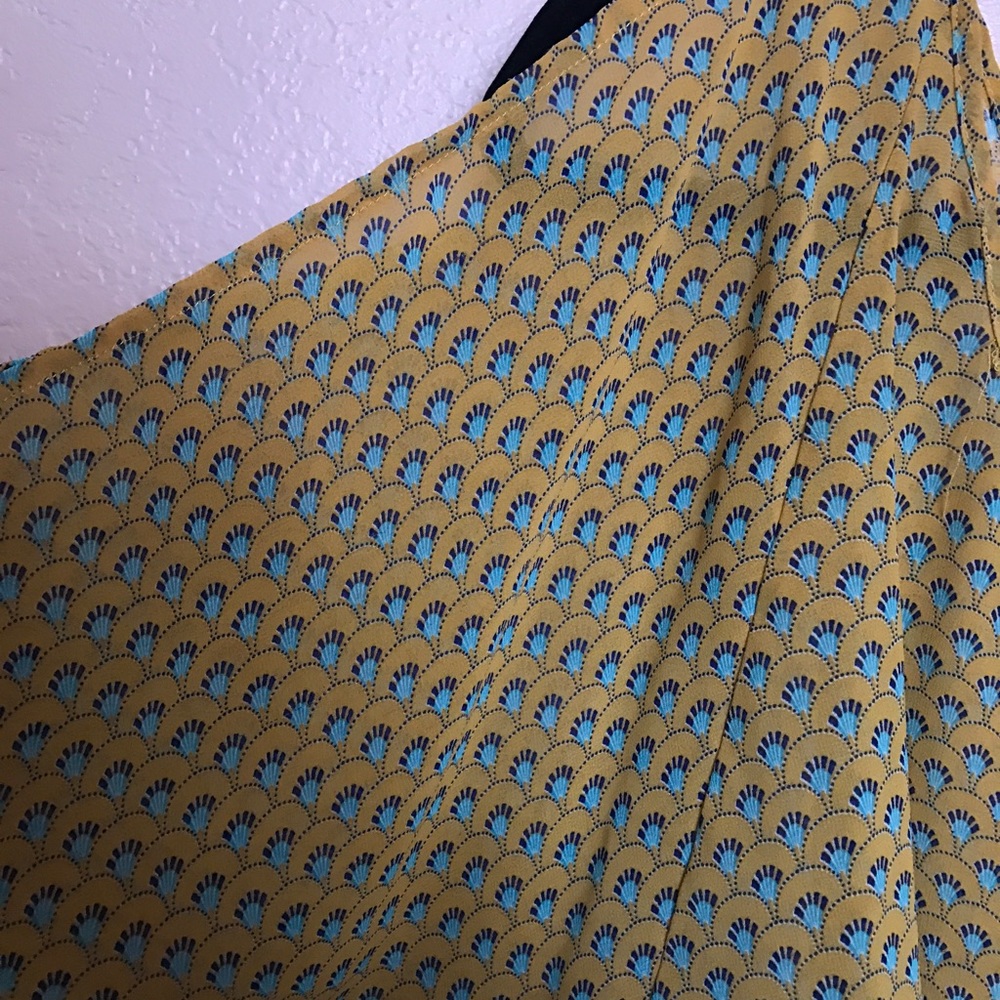 Patterned top - Picture 2 of 3