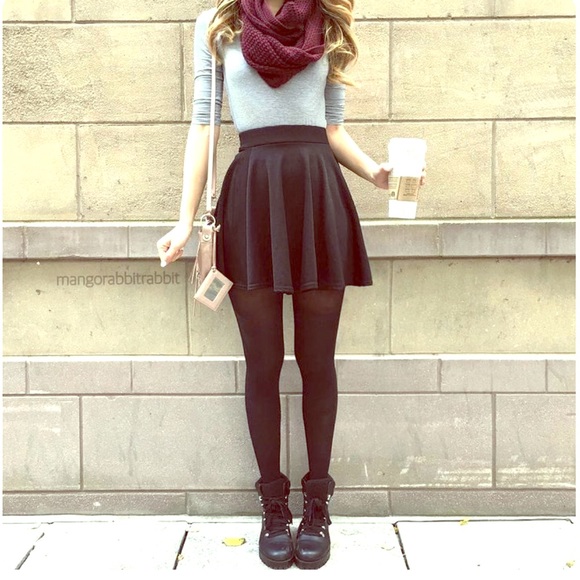H&M Dresses & Skirts - 1 HR SALE ⏰  🍁5X HP🍁Textured SKATER SKIRT