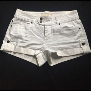 NEW! White-Denim Button Design Shorts 🍋