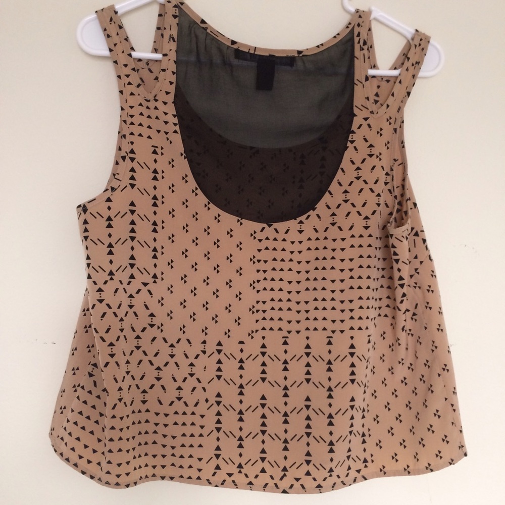 Mesh Pattern Crop Top - Picture 2 of 3