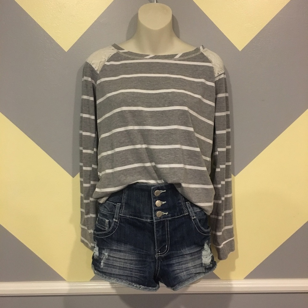 🌸Gray and White Striped Lace Top - Delias