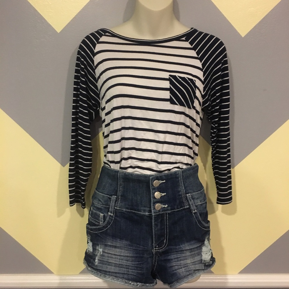🌸Navy and White Pocket Top - Delias