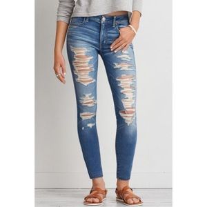 American Eagle Distresssd Skinny Jeans • Size 2R💕