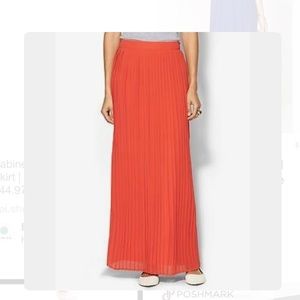 Beautiful Coral accordion maxi skirt.