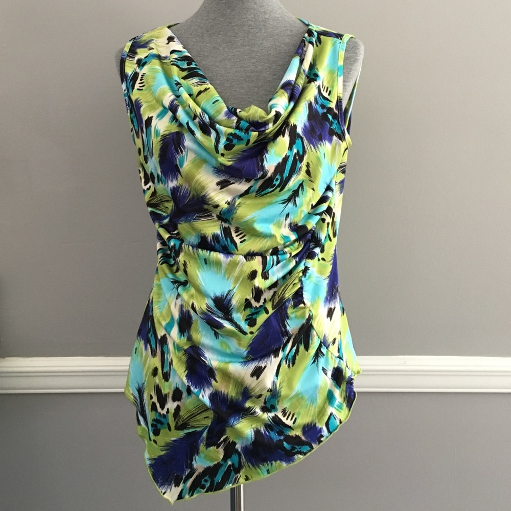 Sleeveless blouse in summer colors.
