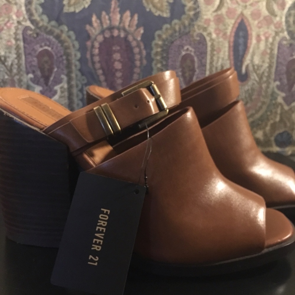 New✨Forever 21 Tan Buckle Mules