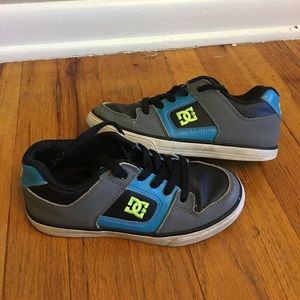 Youth (boys) size 2 D.C. Shoes