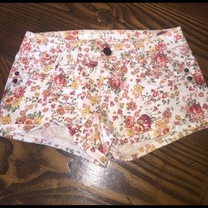 Nwot floral shorts