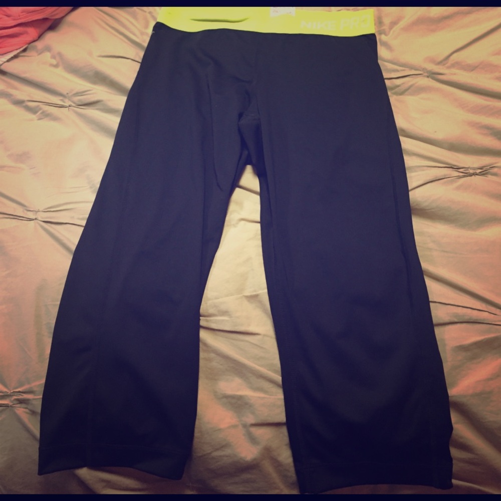 Nike Dry-Fit Capri Pants