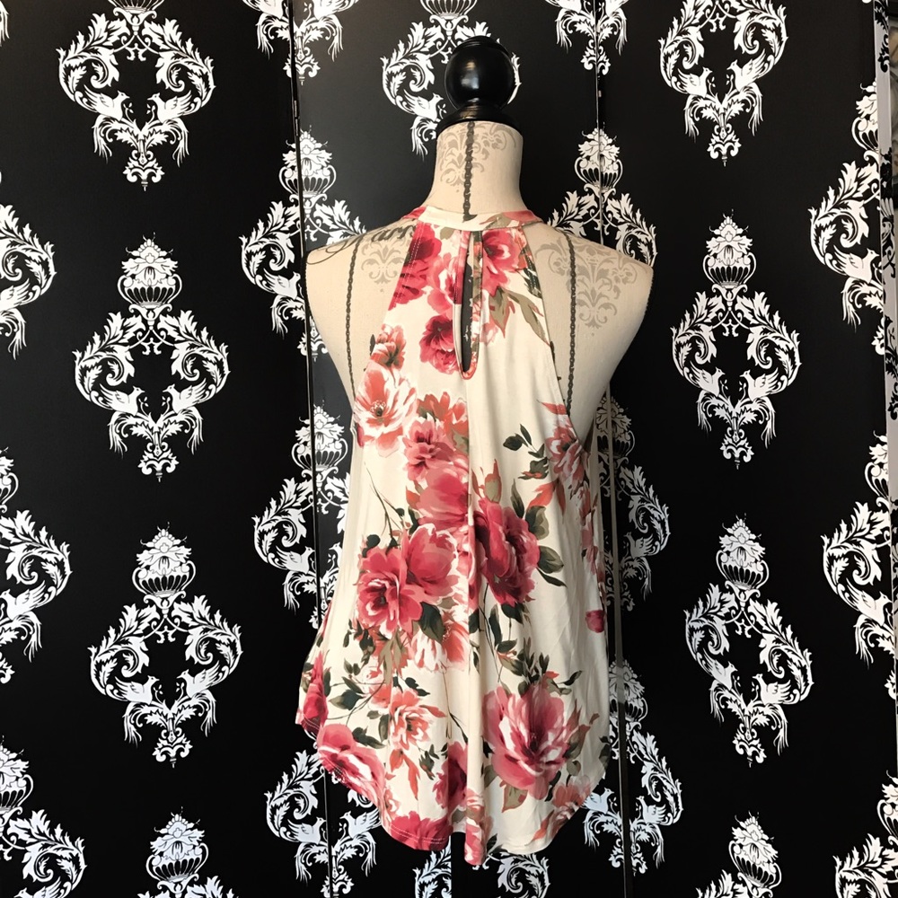 NWT! 🍀 Beautiful floral tank! 🌺 - Picture 3 of 4