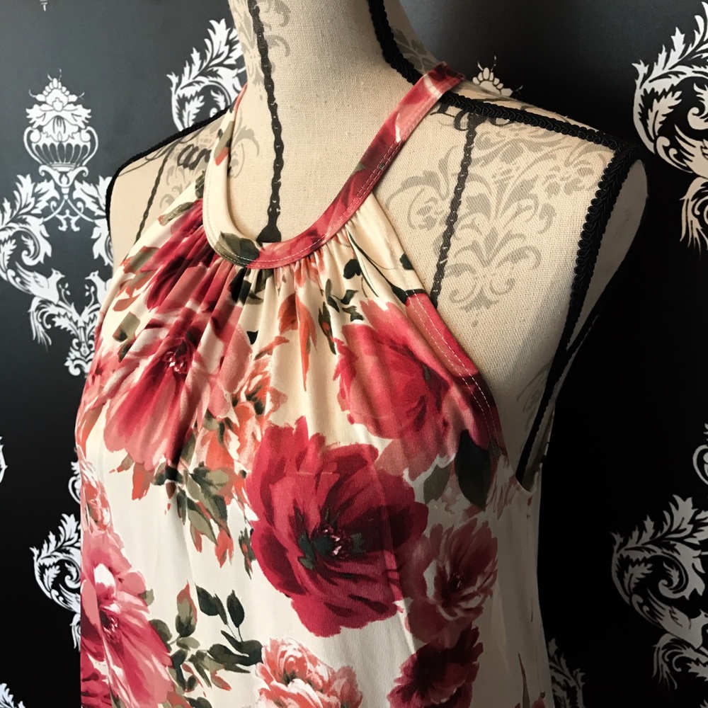 NWT! 🍀 Beautiful floral tank! 🌺 - Picture 4 of 4